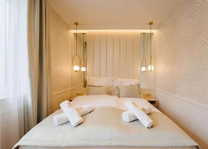 Gold Wave Aparthotel